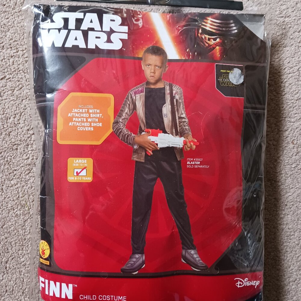 NEW Star Wars Deluxe Finn Costume